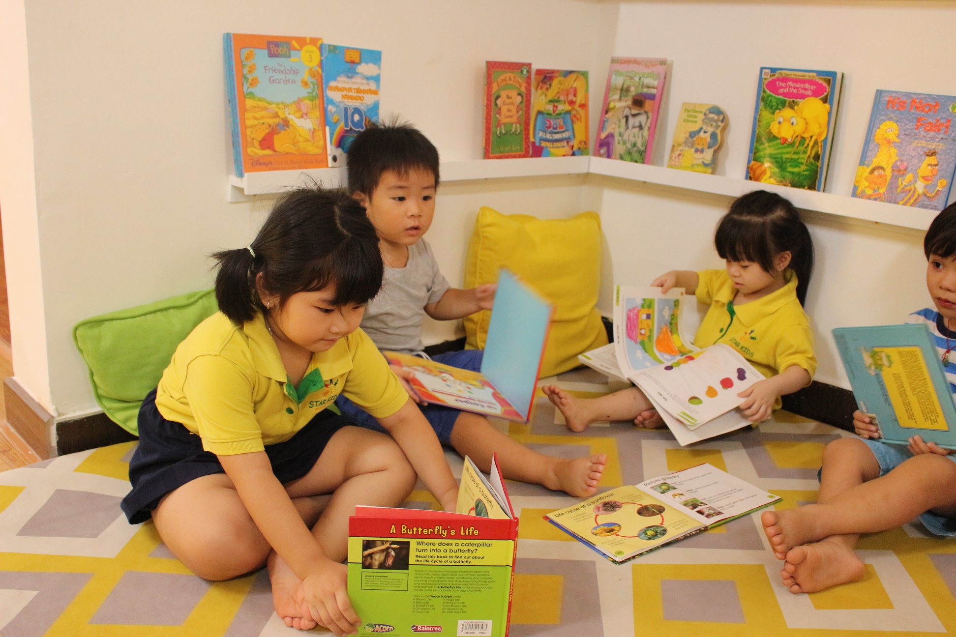 Góc đọc sách Starkids