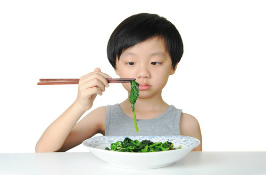 LÀM GÌ KHI TRẺ BIẾNG ĂN?