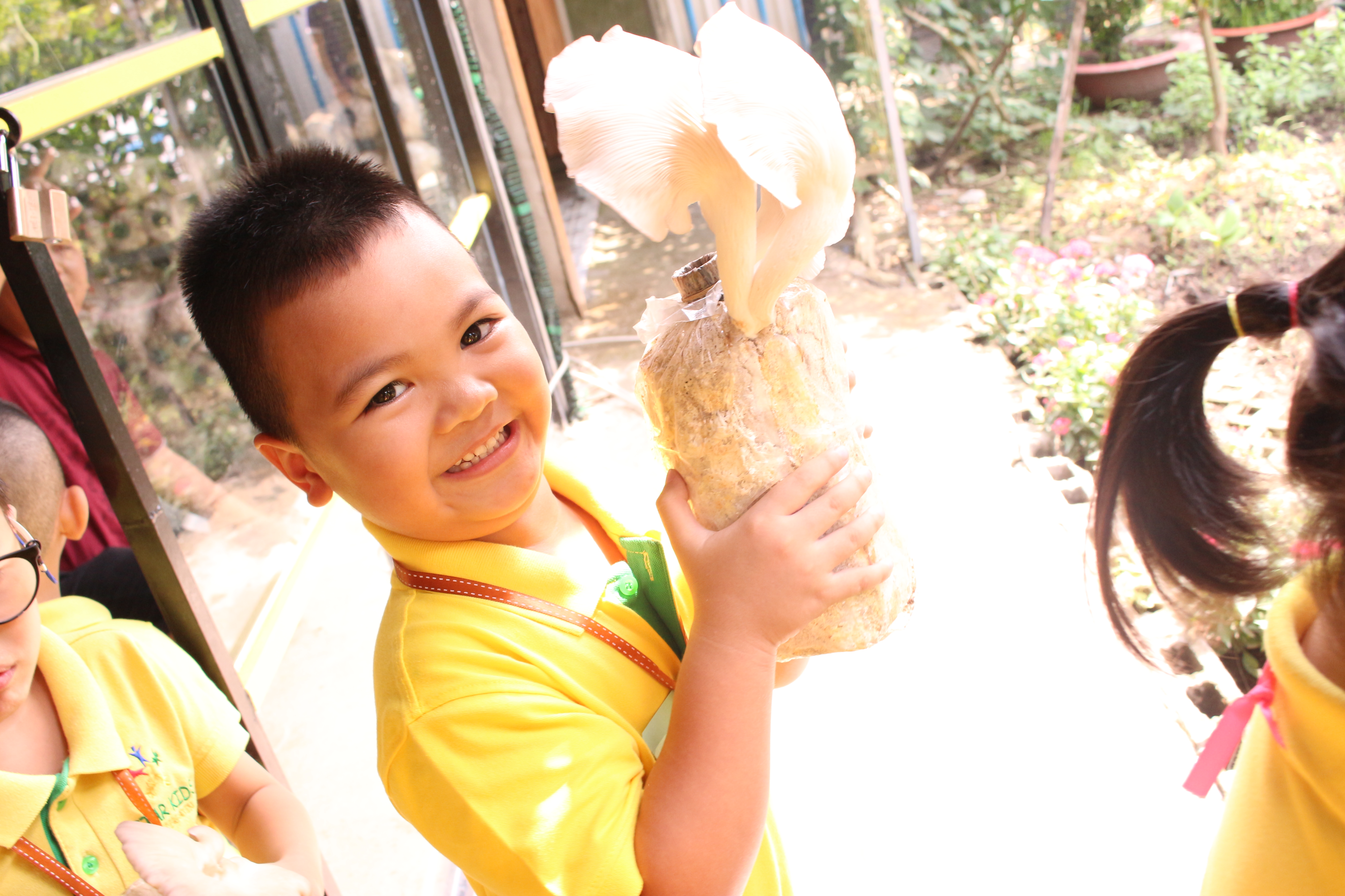 STARKIDS TRẢI NGHIỆM CÔNG VIỆC LÀM VƯỜN